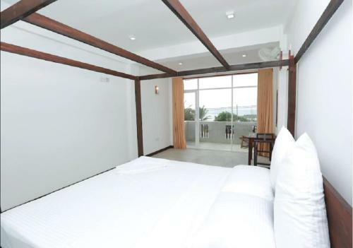 Hotel The Surf Lanka Resort