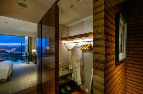 New World Guiyang Hotel