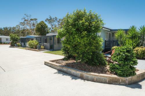 Colonial Holiday Park & Leisure Village