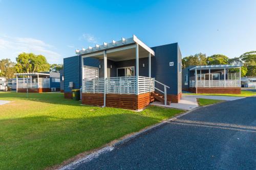 Colonial Holiday Park & Leisure Village