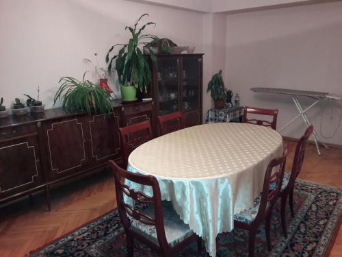 Apartment On Gadzhibekova 27