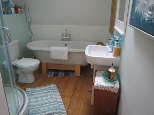 Hostal Bank House Guest House