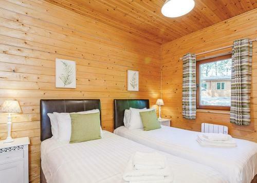 Woodland Park Lodges