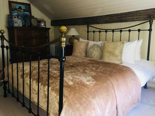 Bed & Breakfast Larchmount House