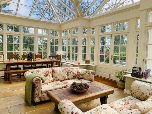 Bed & Breakfast Larchmount House