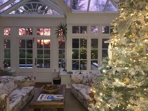 Bed & Breakfast Larchmount House