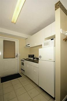 Hotel Canadas Best Value Inn & Suites
