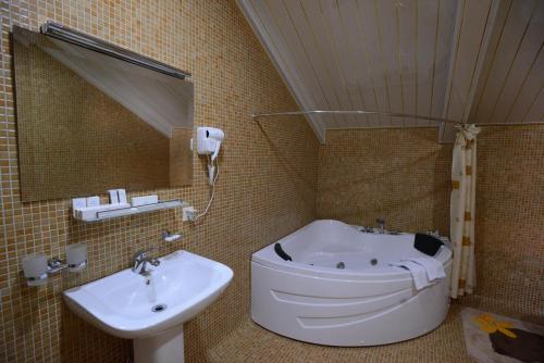 City Line Boutique Hotel