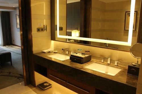 Yancheng Jinying Shangmei Hotel