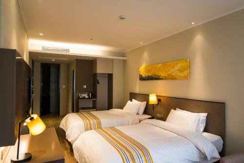 Hotel Home Inn Plus Shanghai West Yan'an Road