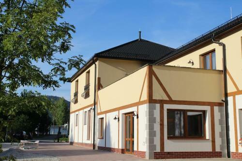 Hostal And?l Penzion & Cafe