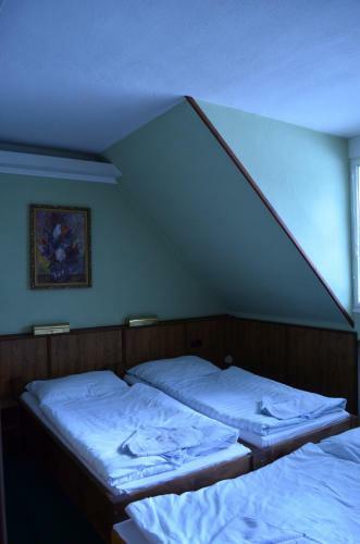 Hotel Land?tejnsk� Dv?r