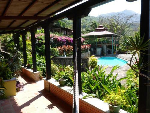 Hotel The Golden Frog Inn