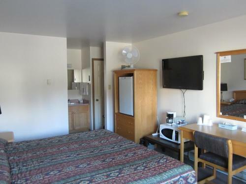 The Chalet Motel