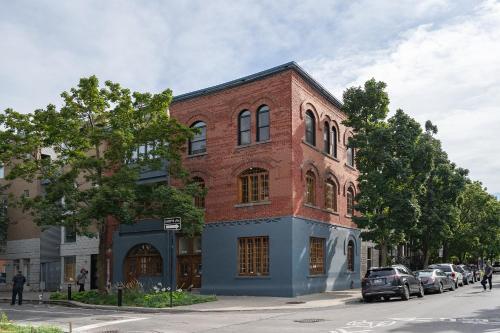 Apartments On Roy East Street