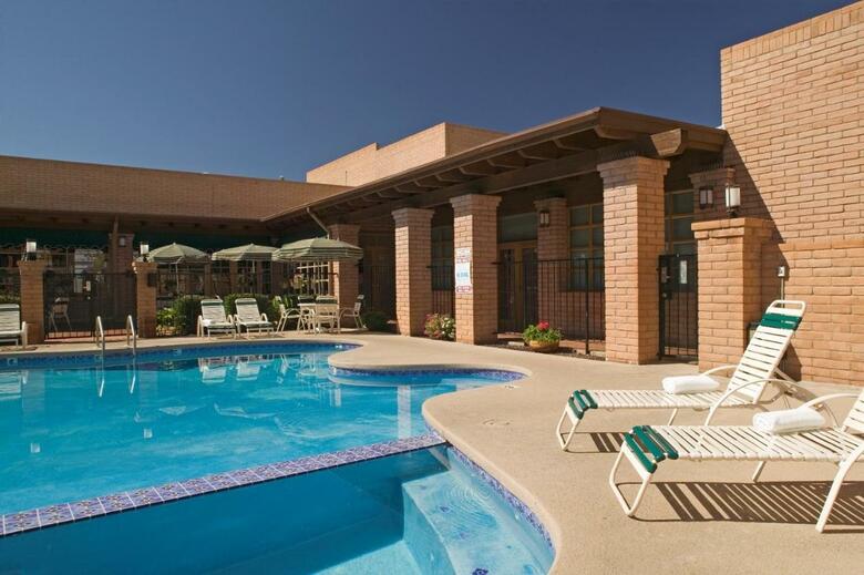 Hotel Sierra Suites