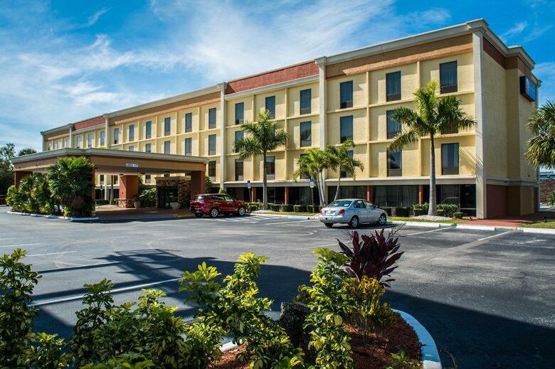 Hotel Comfort Inn & Suites