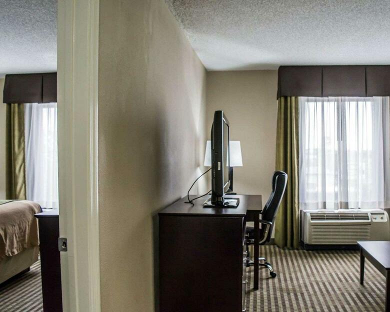 Hotel Comfort Inn & Suites