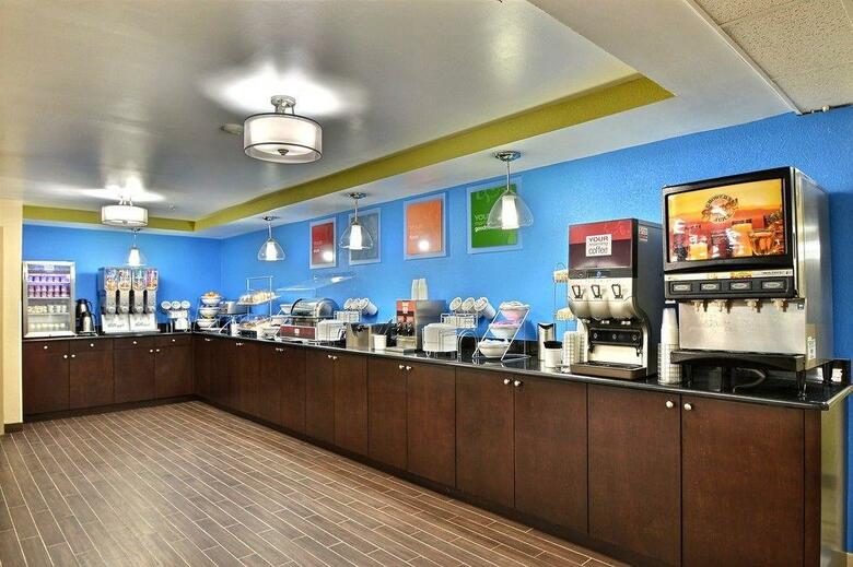 Hotel Comfort Inn & Suites