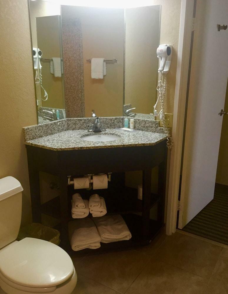 Hotel Comfort Inn & Suites