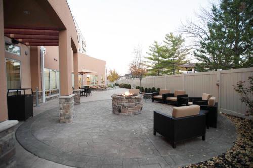 Hotel Courtyard By Marriott Evansville East