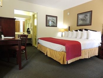 Hotel Carmel Inn & Suites