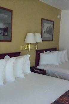 Hotel Carmel Inn & Suites