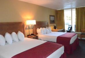 Hotel Carmel Inn & Suites