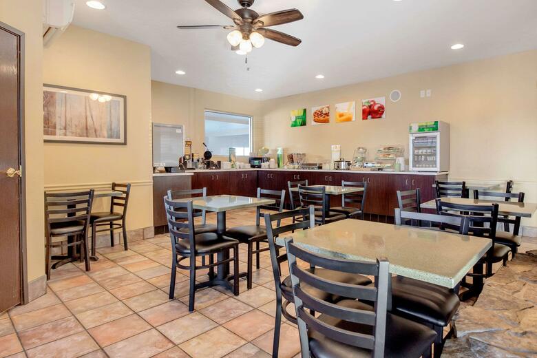 Hotel Quality Inn & Suites