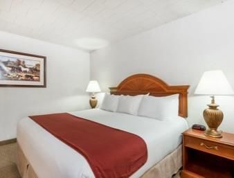 Ramada State College Hotel And Conference Center