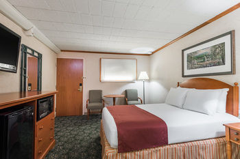 Ramada State College Hotel And Conference Center