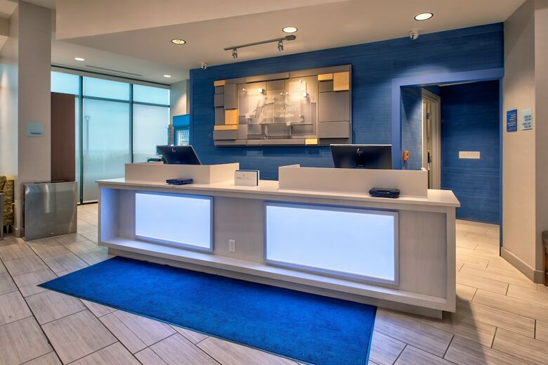 Holiday Inn Express Hotel & Suites Va Beach Oceanfront