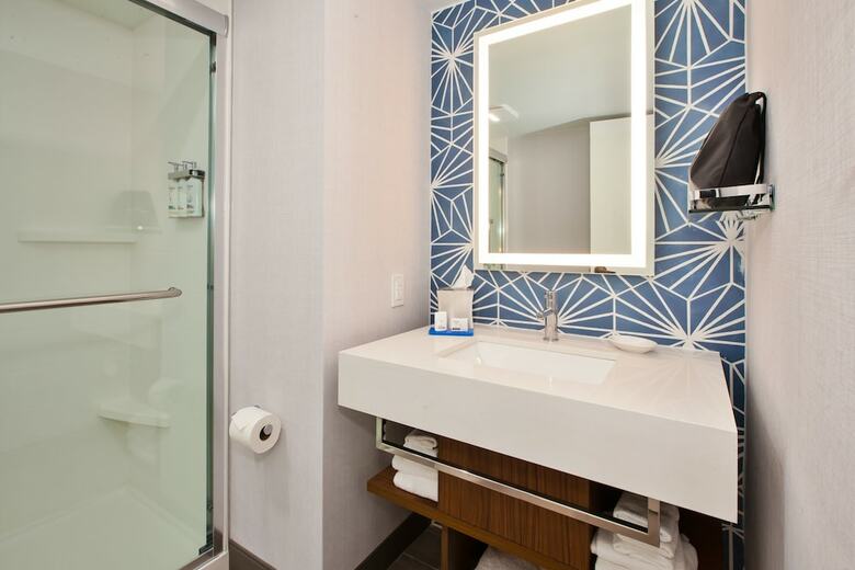 Holiday Inn Express Hotel & Suites Va Beach Oceanfront