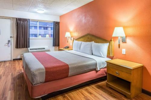 Motel 6 Grove City