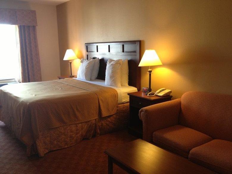 Best Western Lockhart Hotel & Suites