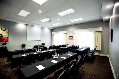 Cambridge Hotel And Conference Centre