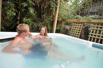 Motel Rainforest Retreat