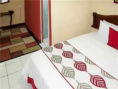 Hotel Berlor Airport Inn