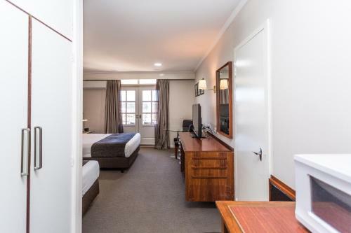 Country Comfort Amity Motel