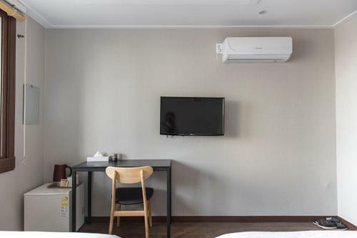 Check Inn Jeju Hotel