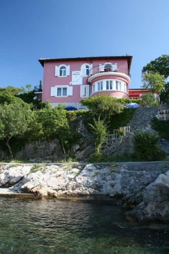 Apartments Villa Dora