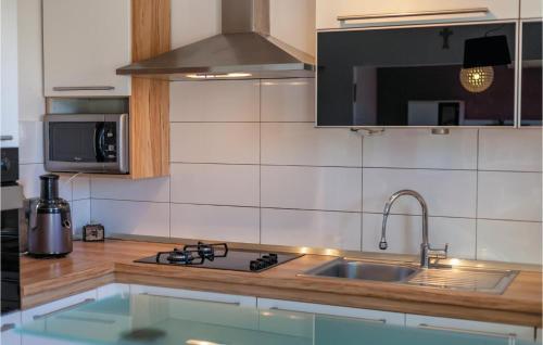 Holiday Home Zrnovnica 06
