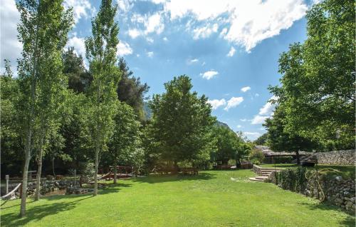 Holiday Home Zrnovnica 06