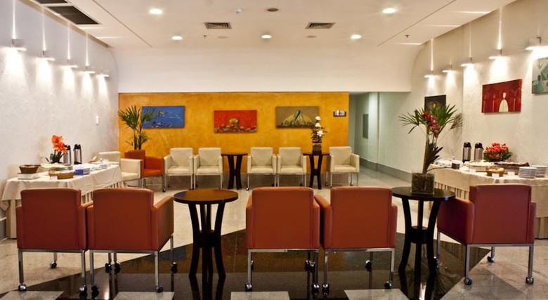 Hotel Comfort Suites Maca�