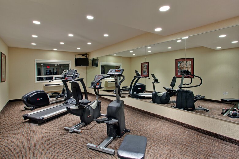 Holiday Inn Express Hotel & Suites
