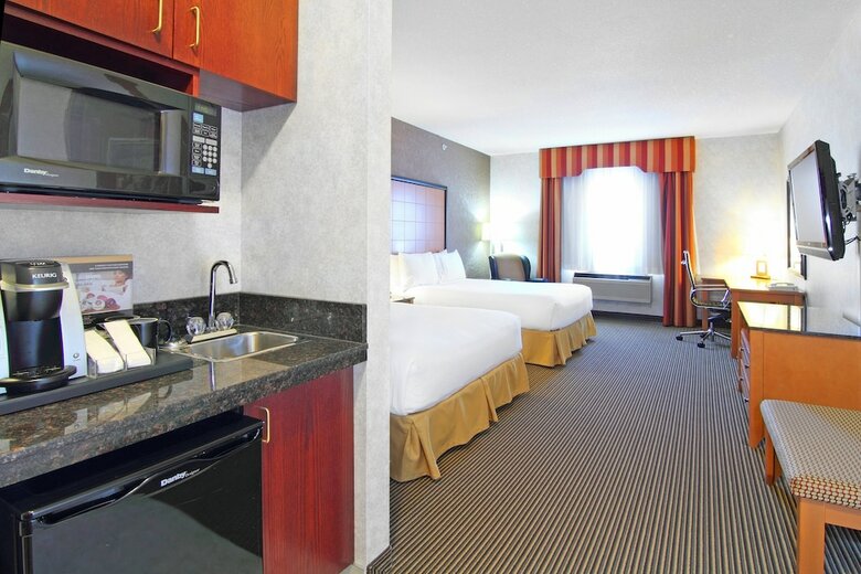 Holiday Inn Express Hotel & Suites