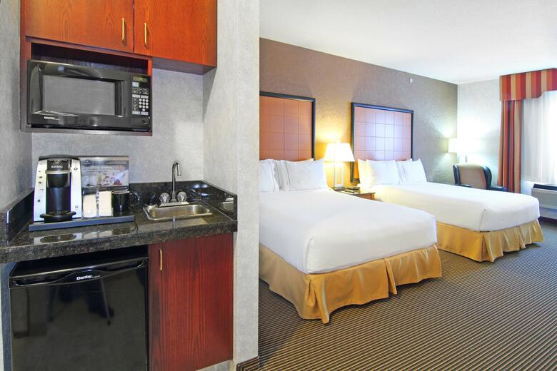 Holiday Inn Express Hotel & Suites