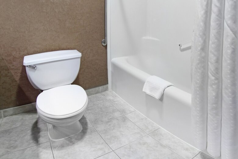 Holiday Inn Express Hotel & Suites