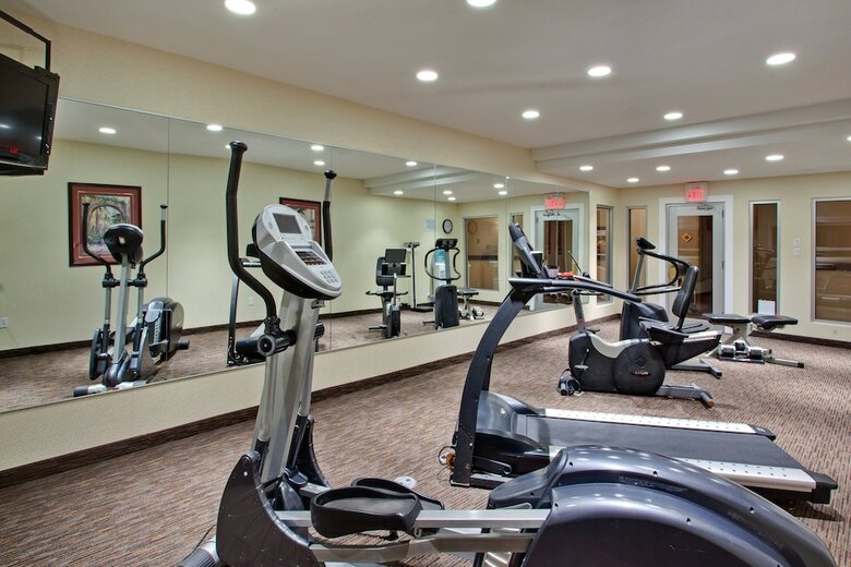 Holiday Inn Express Hotel & Suites