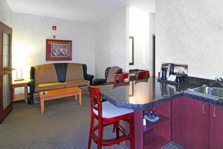 Holiday Inn Express Hotel & Suites